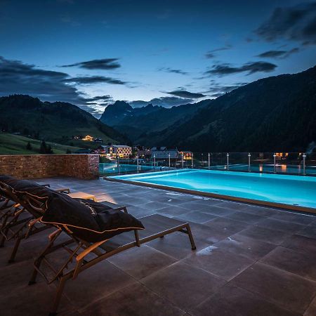 Alpenparks Hotel & Apartment Arlberg Warth Mit Pool Екстериор снимка