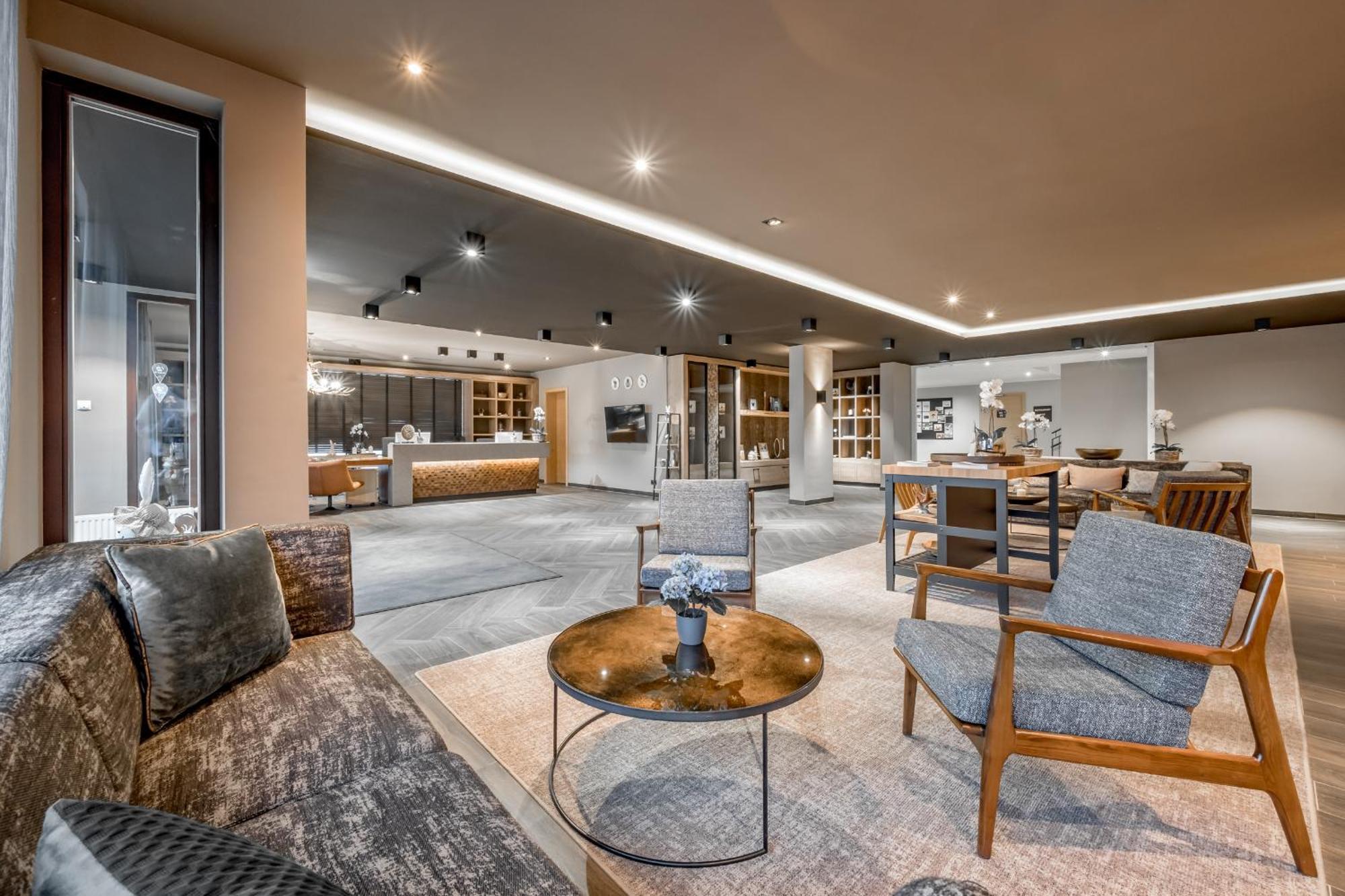 Alpenparks Hotel & Apartment Arlberg Warth Mit Pool Екстериор снимка