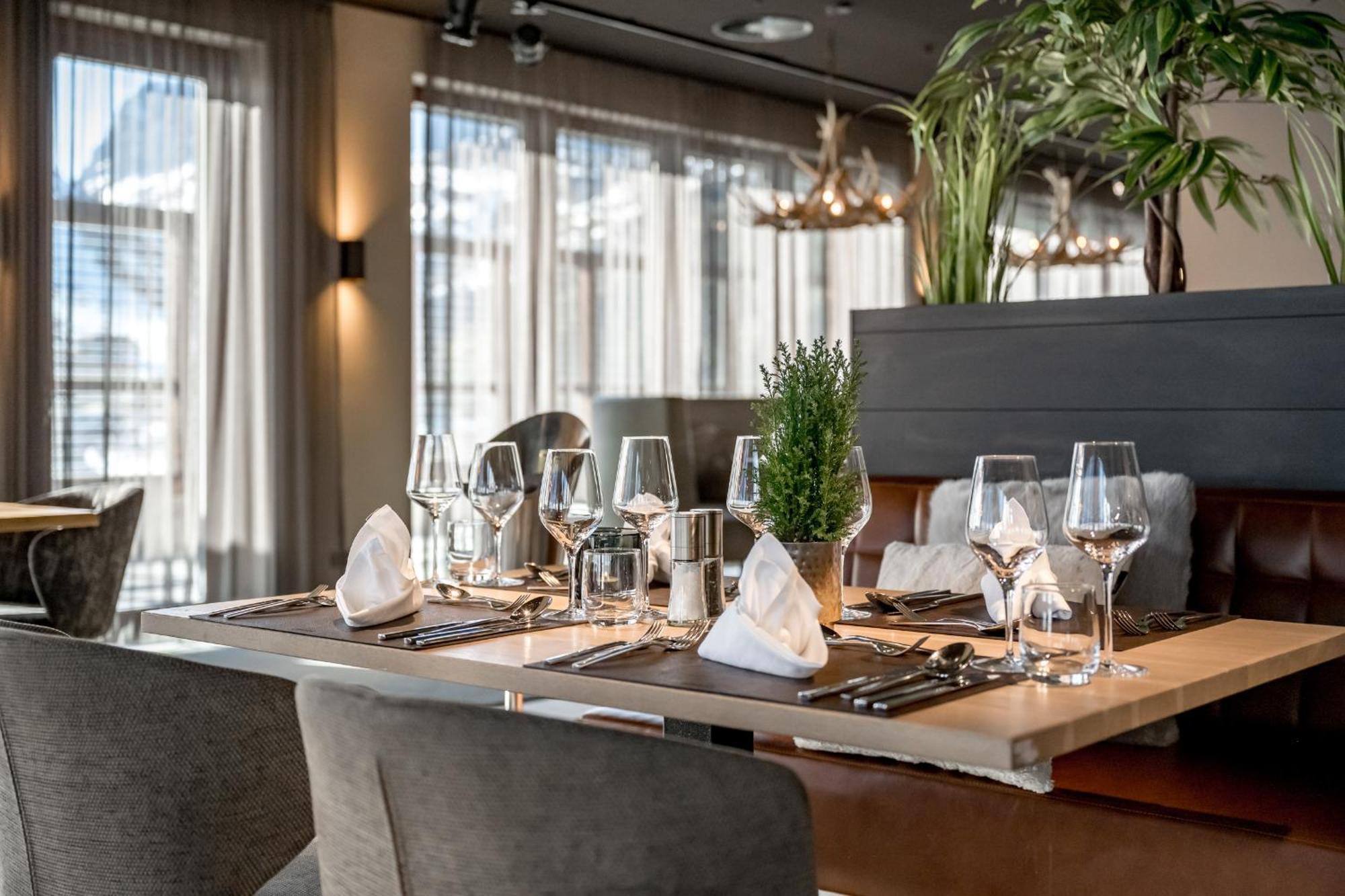 Alpenparks Hotel & Apartment Arlberg Warth Mit Pool Екстериор снимка