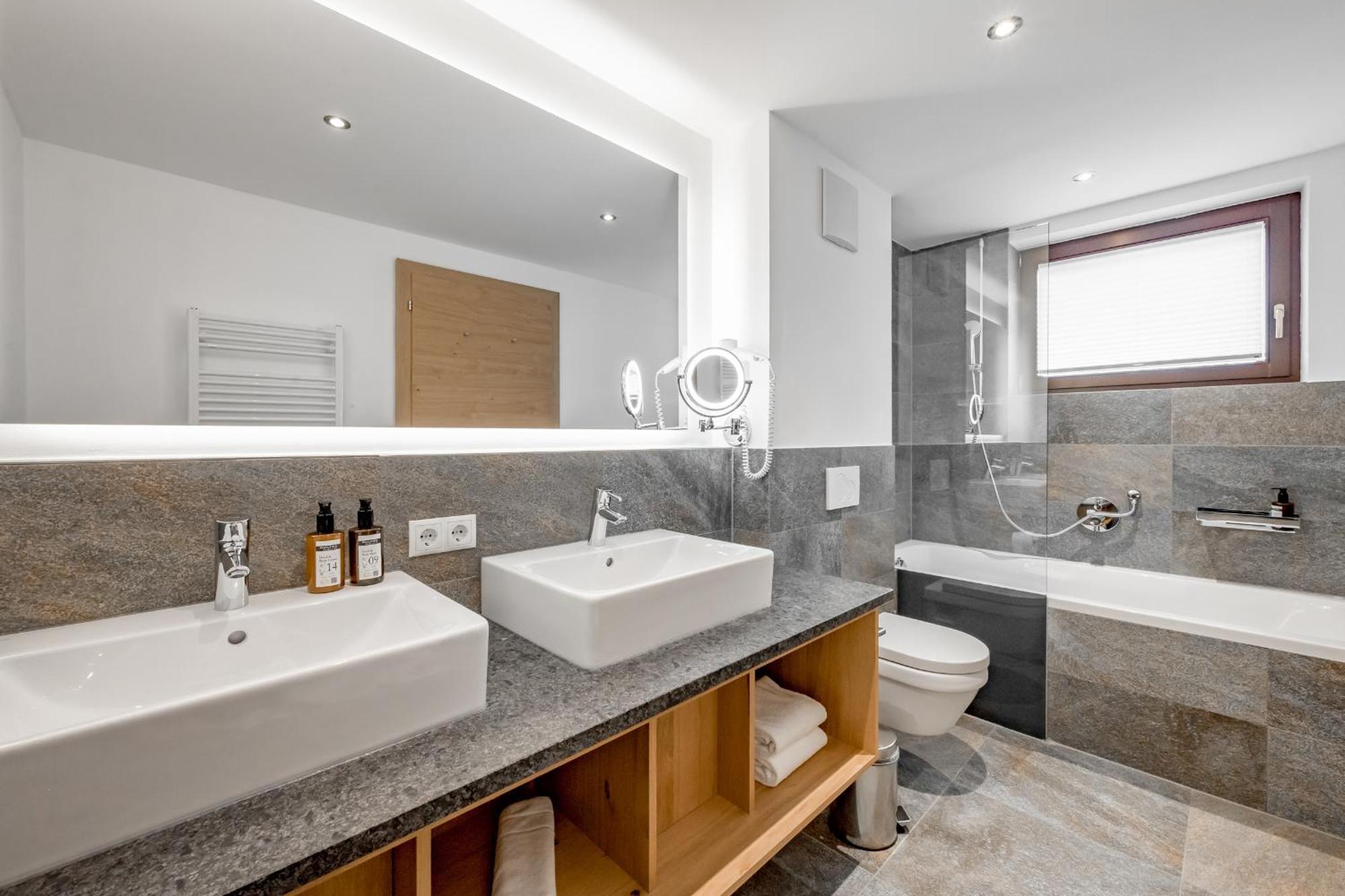 Alpenparks Hotel & Apartment Arlberg Warth Mit Pool Екстериор снимка