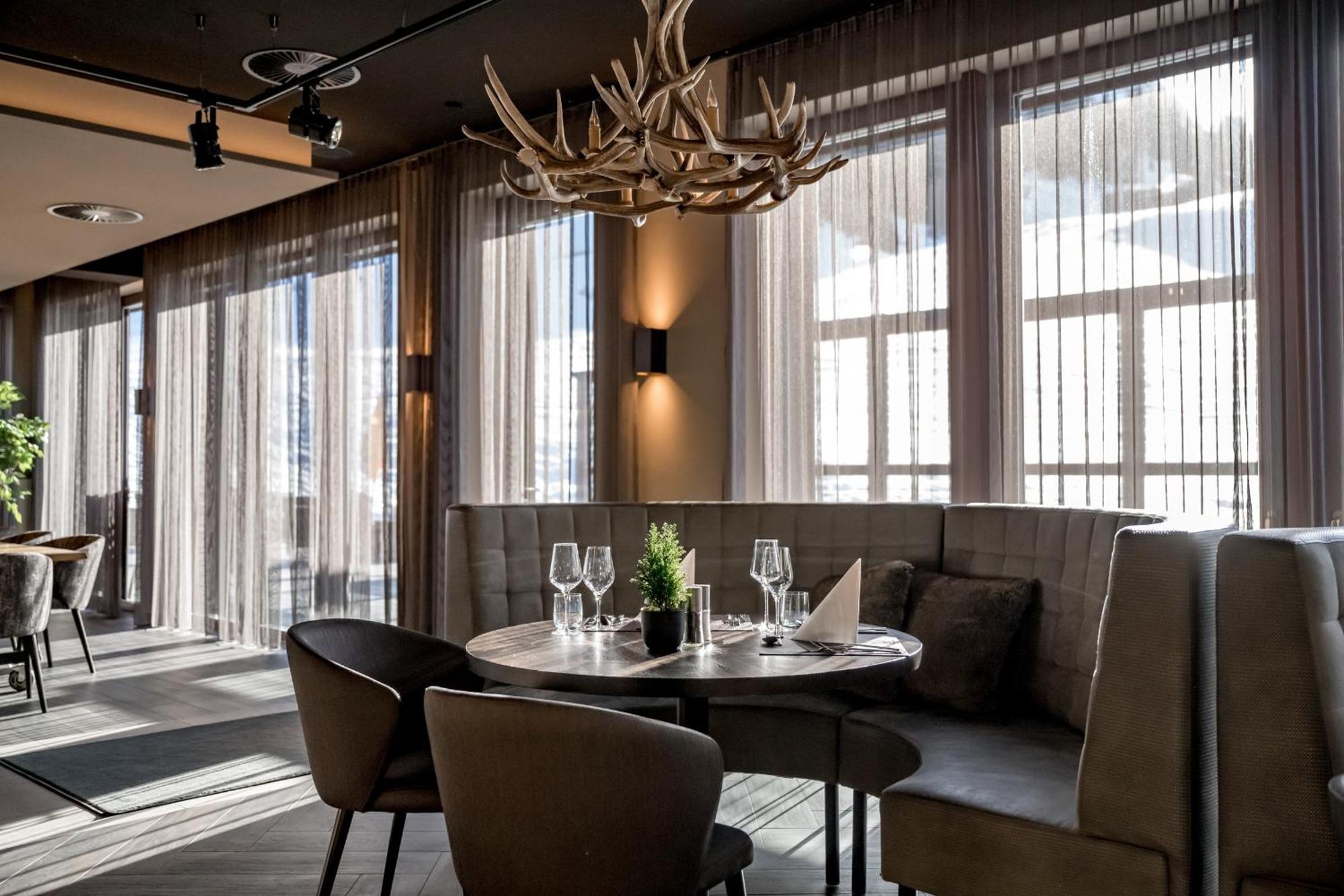 Alpenparks Hotel & Apartment Arlberg Warth Mit Pool Екстериор снимка
