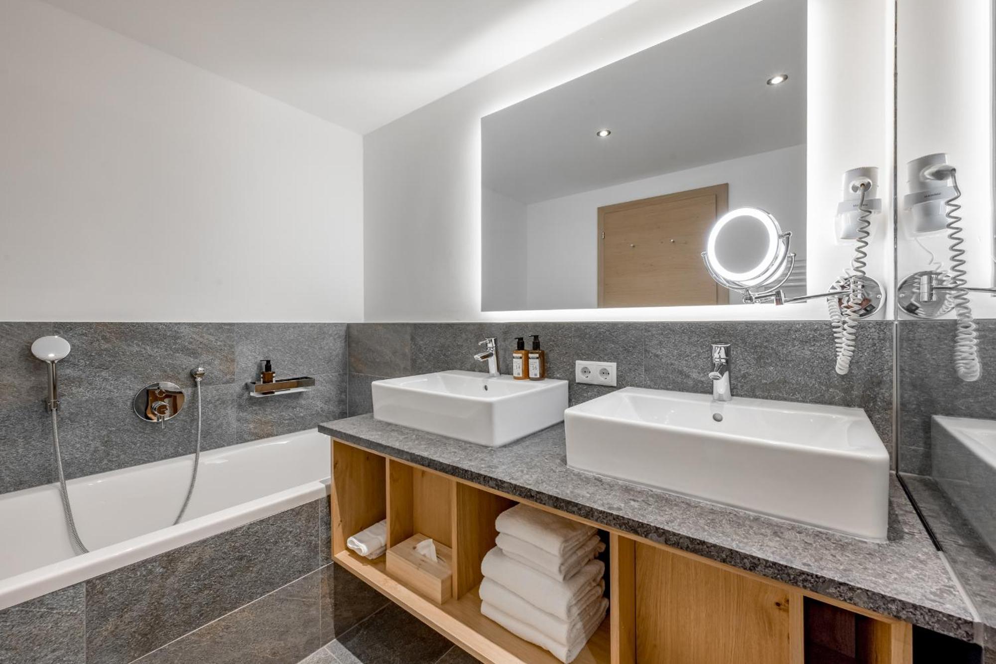 Alpenparks Hotel & Apartment Arlberg Warth Mit Pool Екстериор снимка