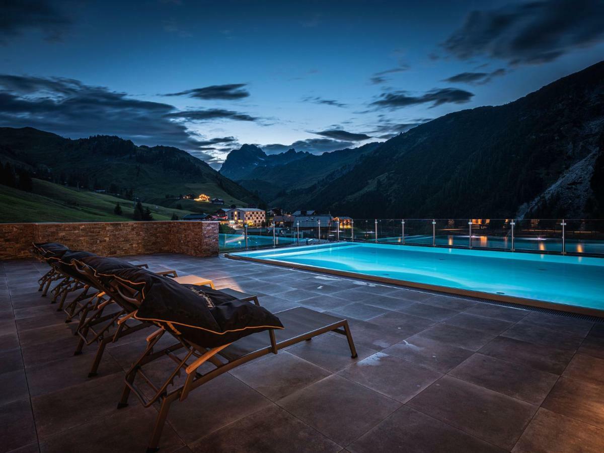 Alpenparks Hotel & Apartment Arlberg Warth Mit Pool Екстериор снимка